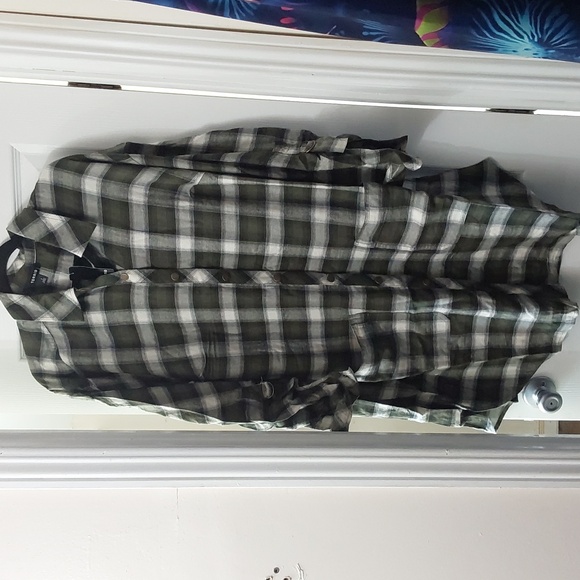 Torrid Olive and White Plaid Oversizes Women Shirt - Picture 2 of 9